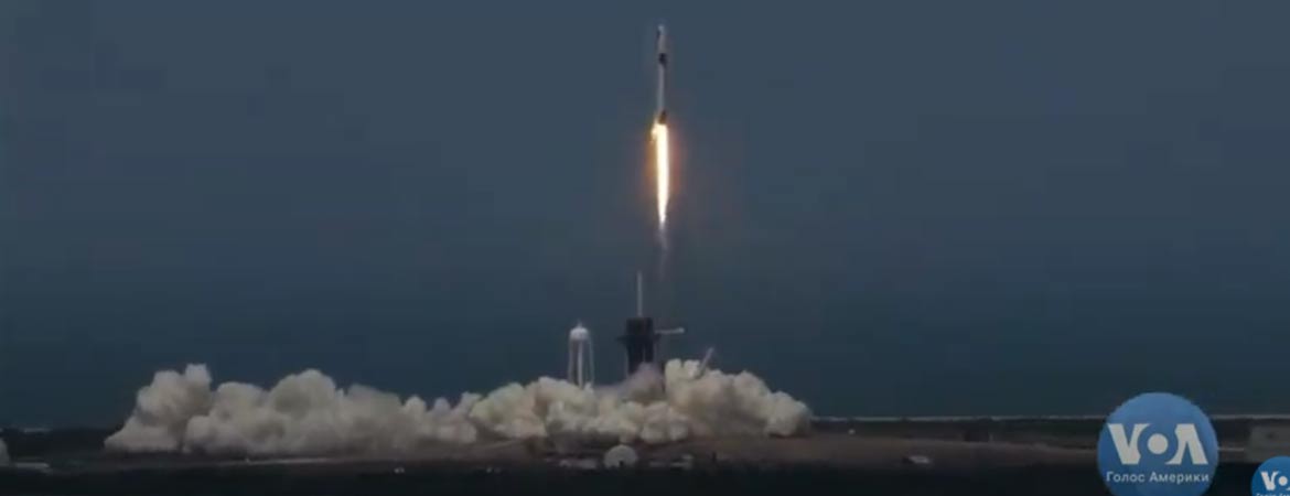 У США успішно відправили на орбіту ракету компанії SpaceX з астронавтами NASA (трансляція, відео запуску)